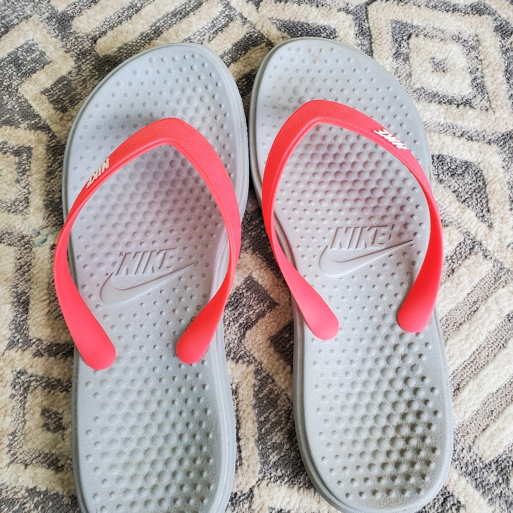Nike flip flops